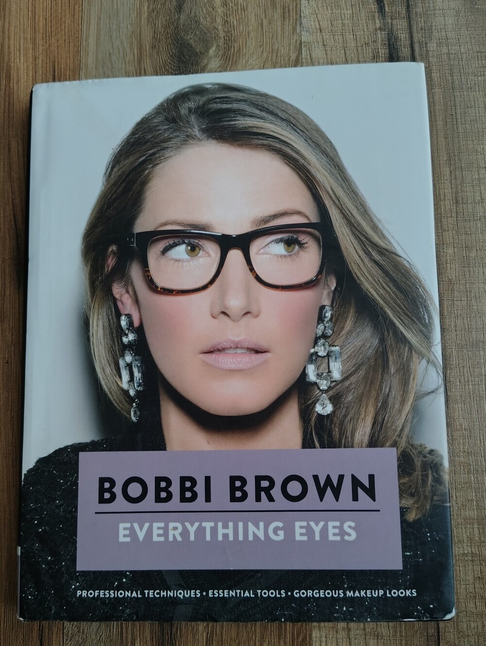 Bobbi Brown Makeup Guide Featuring Neutral Skin Tones